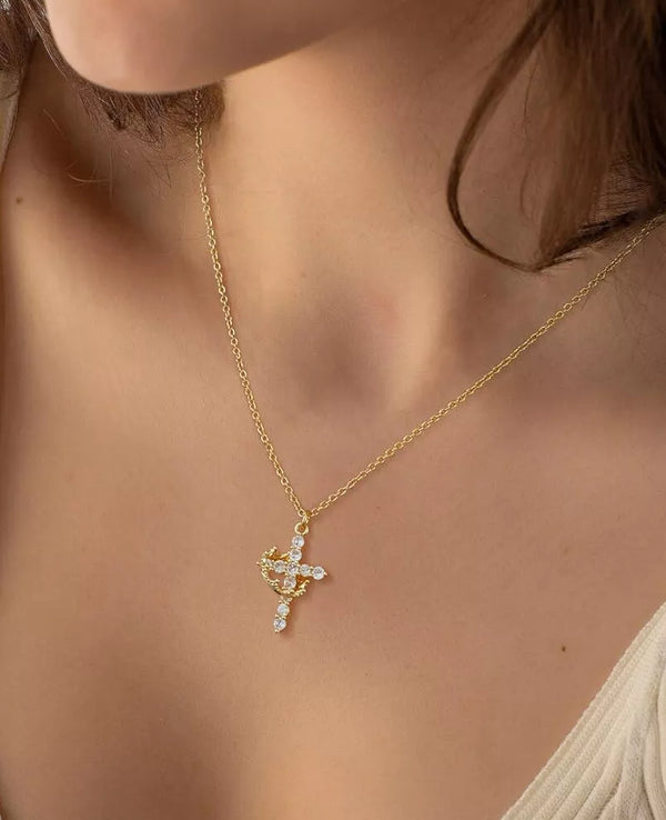 Collar Cruz con Corona Brillante